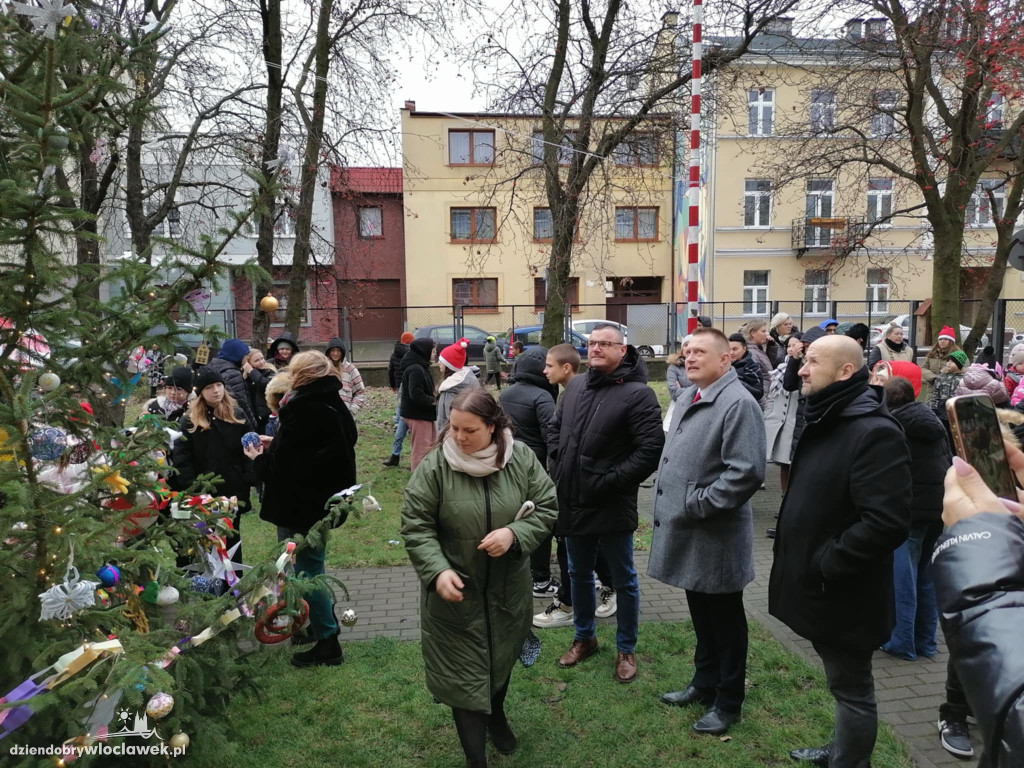 Wspólne ubieranie Śródmiejskiej Choinki