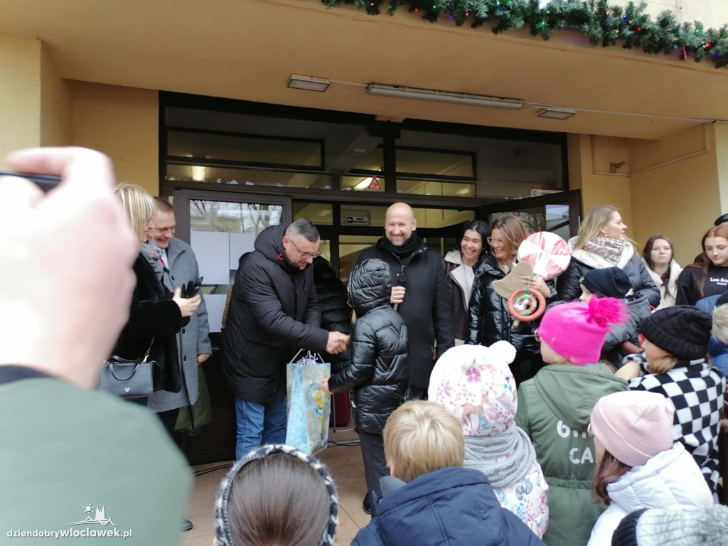 Wspólne ubieranie Śródmiejskiej Choinki