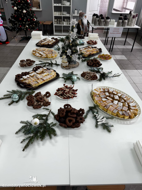 Wspólne ubieranie Śródmiejskiej Choinki
