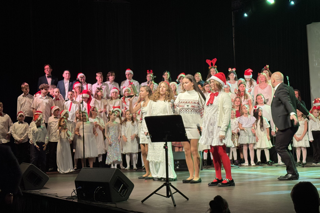 Świąteczny koncert Zespołu Szkół nr 11 w Browarze B.