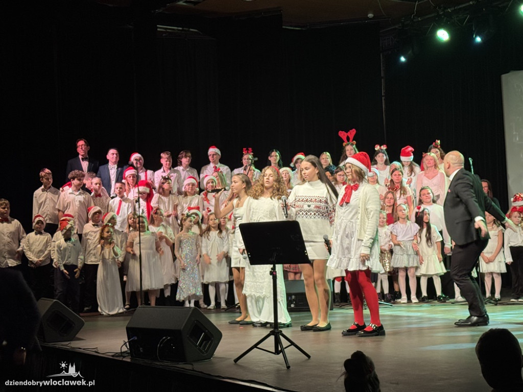 Świąteczny koncert Zespołu Szkół nr 11 w Browarze B.