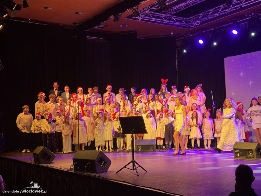 Świąteczny koncert Zespołu Szkół nr 11 w Browarze B.