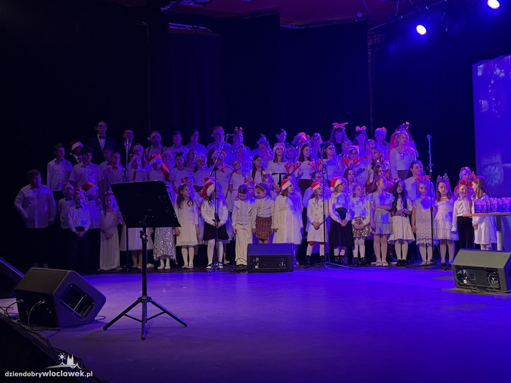 Świąteczny koncert Zespołu Szkół nr 11 w Browarze B.