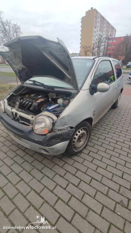 Samochód uderzył w latarnię