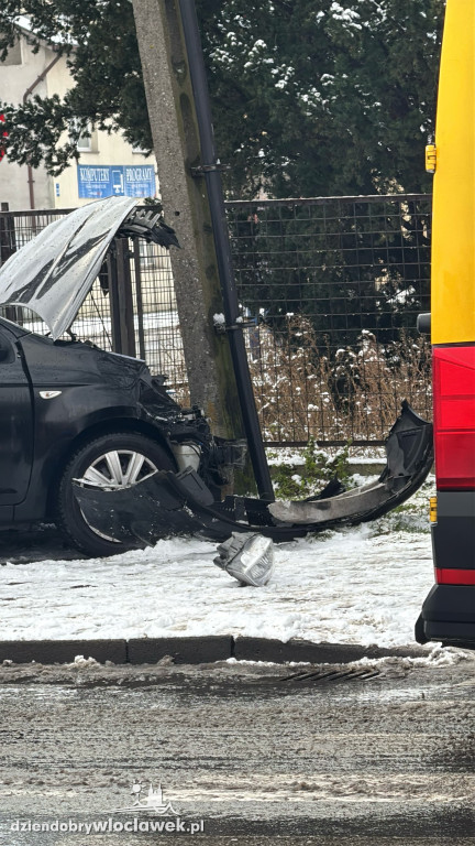 Zderzenie 3 aut na skrzyżowaniu Wiejskiej i Plant