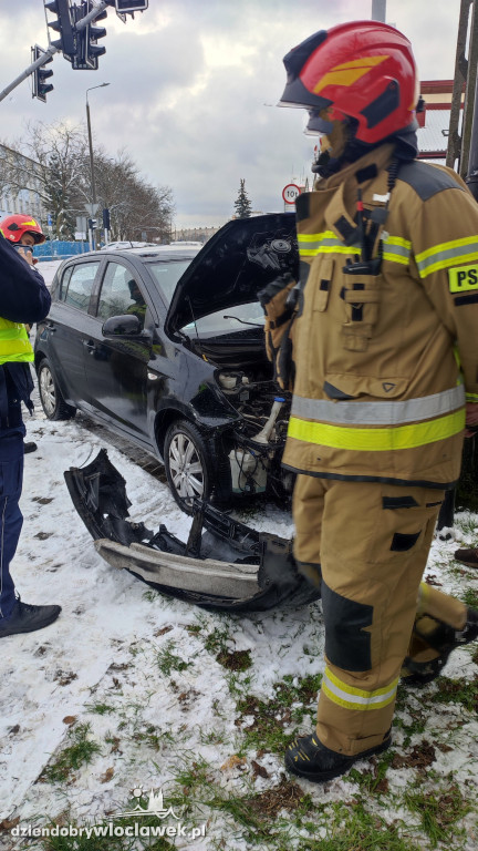 Zderzenie 3 aut na skrzyżowaniu Wiejskiej i Plant
