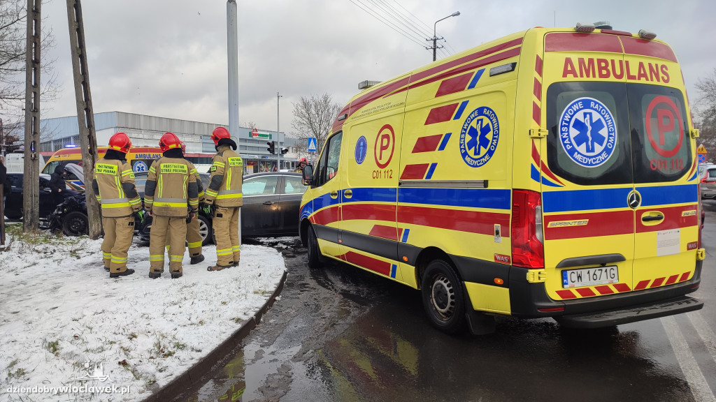 Zderzenie 3 aut na skrzyżowaniu Wiejskiej i Plant