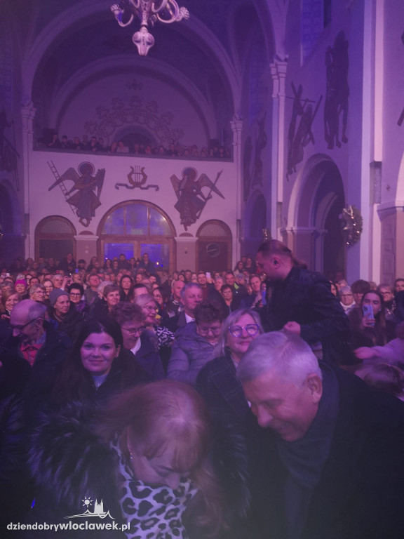 Kolędowanie z GOLEC uORKIESTRA w Kruszynie
