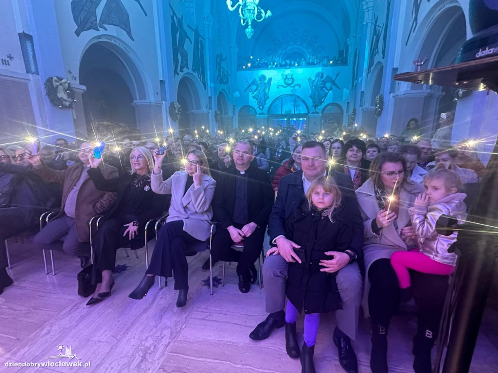 Kolędowanie z GOLEC uORKIESTRA w Kruszynie