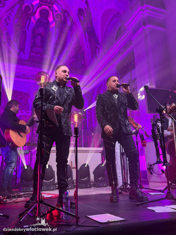 Kolędowanie z GOLEC uORKIESTRA w Kruszynie