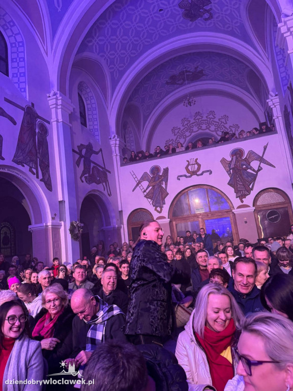 Kolędowanie z GOLEC uORKIESTRA w Kruszynie
