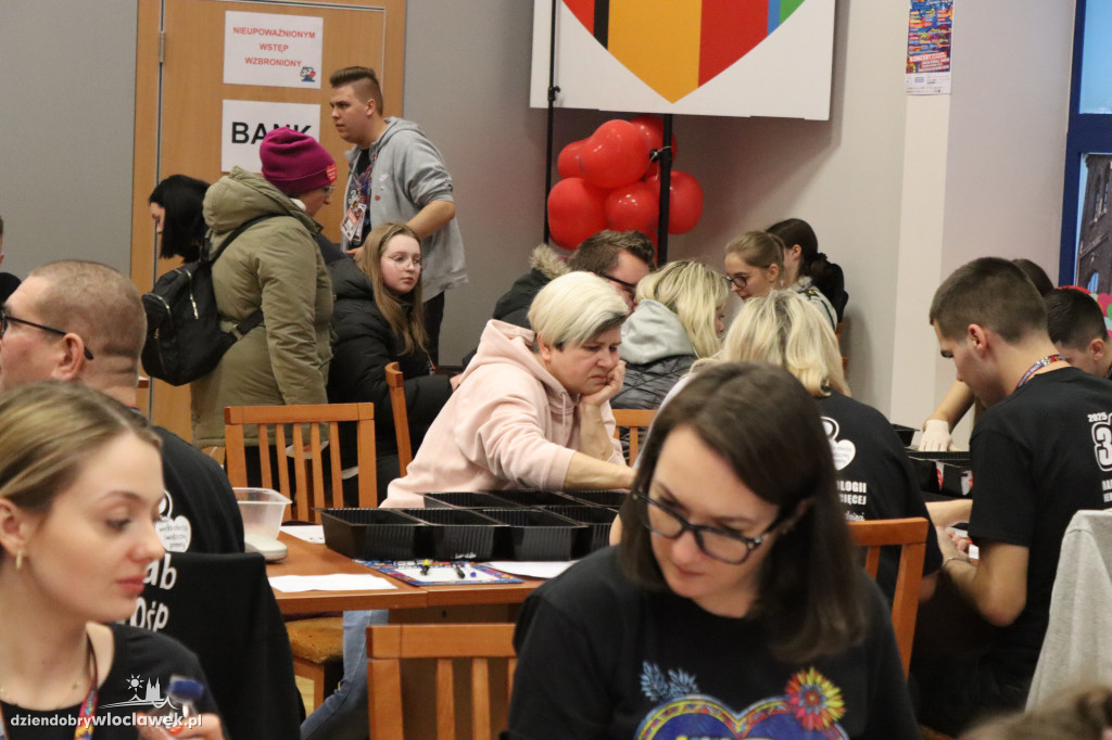 33. Finał WOŚP: liczenie pieniędzy z puszek