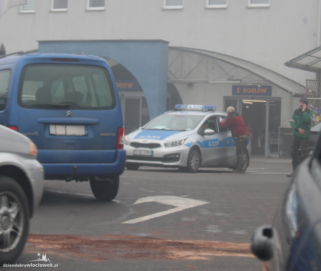 Kolizja dwóch pojazdów na ulicy Łęgskiej