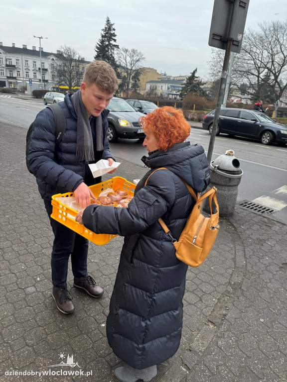 Tłusty Czwartek 2025: Radni KO rozdają pączki