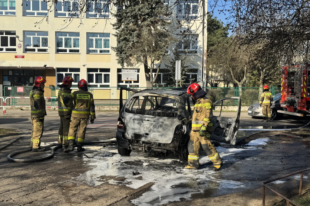 Pożar samochodu przy ulicy Hutniczej