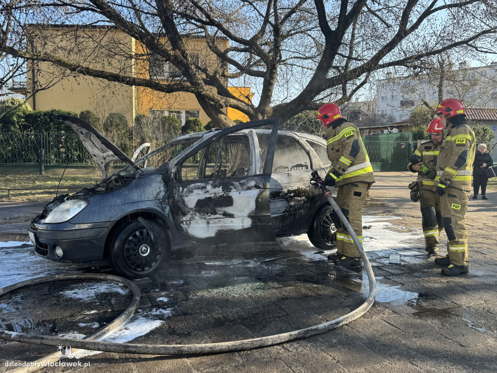 Pożar samochodu przy ulicy Hutniczej