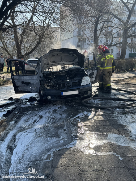 Pożar samochodu przy ulicy Hutniczej