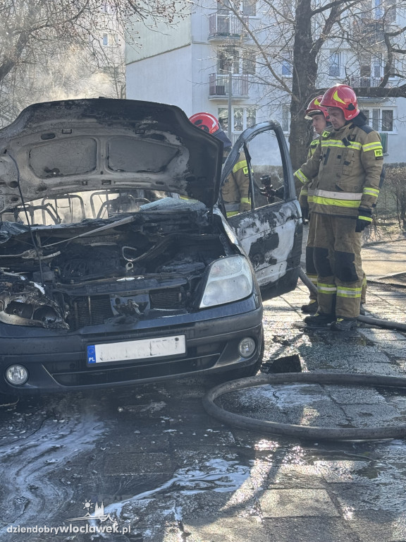 Pożar samochodu przy ulicy Hutniczej