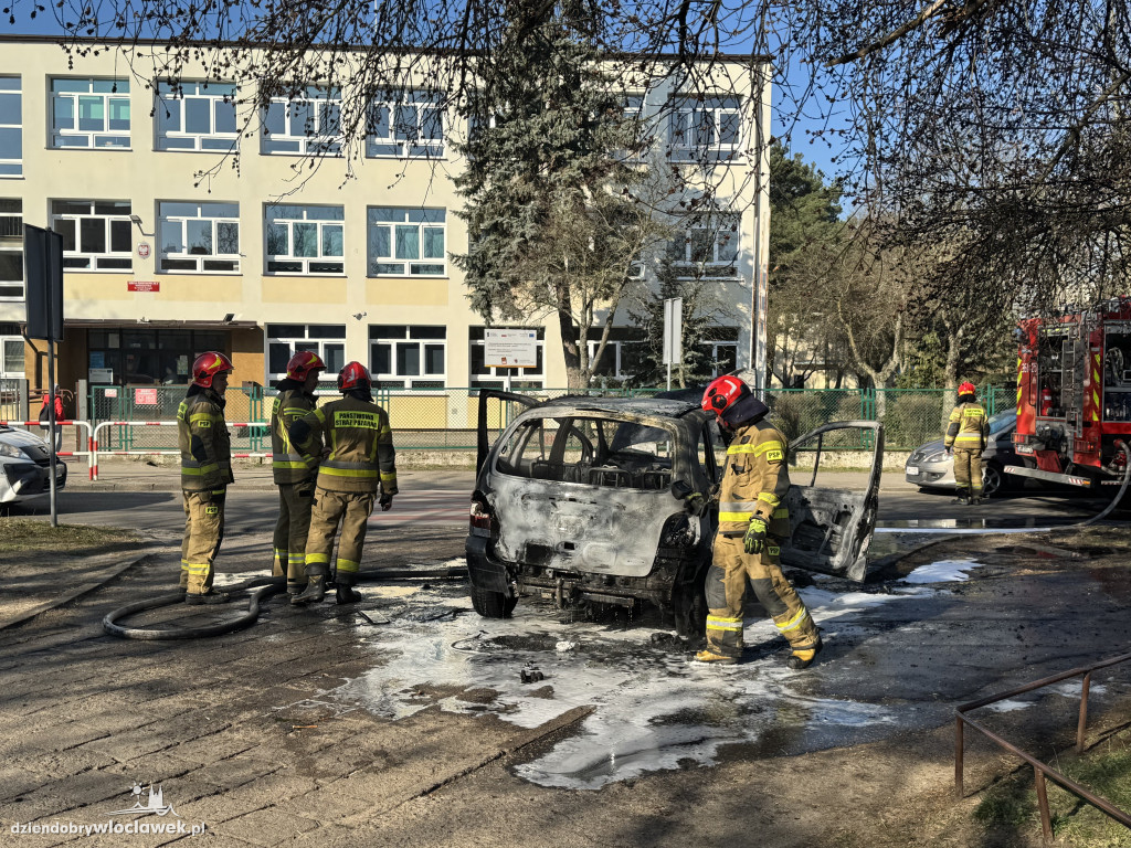Pożar samochodu przy ulicy Hutniczej