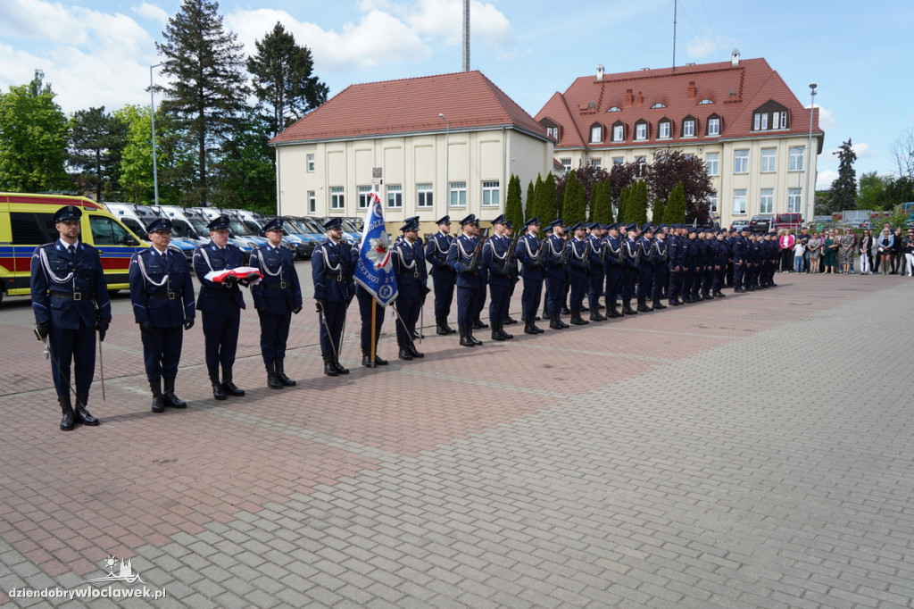 Ślubowanie policjantów - sześciu trafi do Włocławka