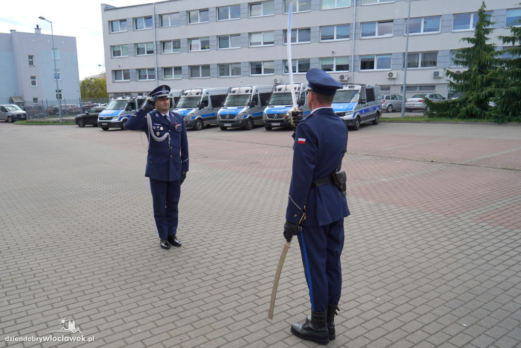 Ślubowanie policjantów - sześciu trafi do Włocławka