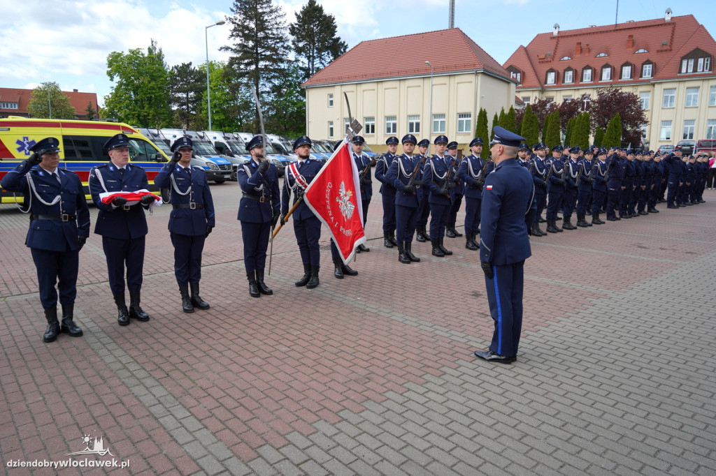 Ślubowanie policjantów - sześciu trafi do Włocławka