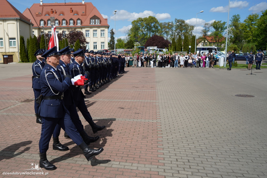 Ślubowanie policjantów - sześciu trafi do Włocławka