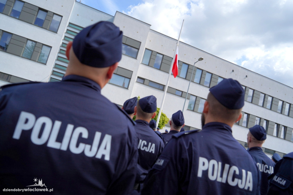 Ślubowanie policjantów - sześciu trafi do Włocławka