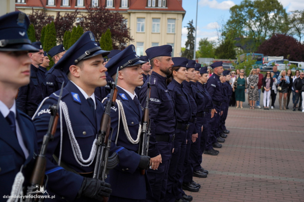 Ślubowanie policjantów - sześciu trafi do Włocławka