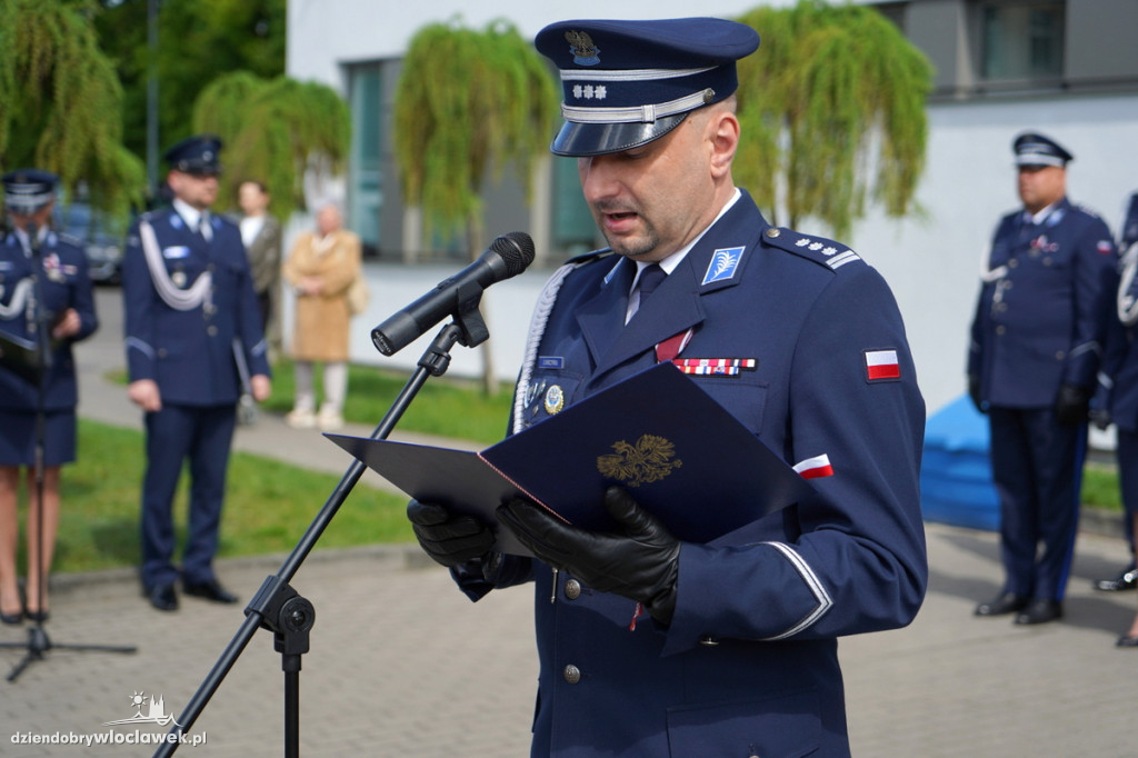 Ślubowanie policjantów - sześciu trafi do Włocławka