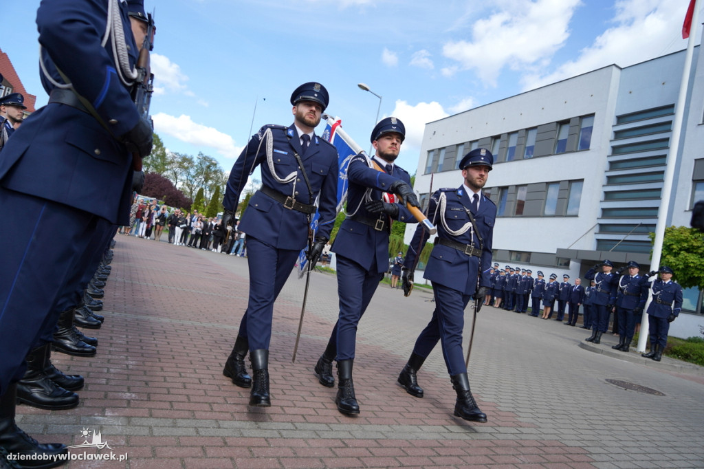 Ślubowanie policjantów - sześciu trafi do Włocławka