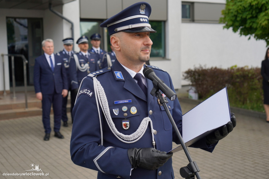 Ślubowanie policjantów - sześciu trafi do Włocławka