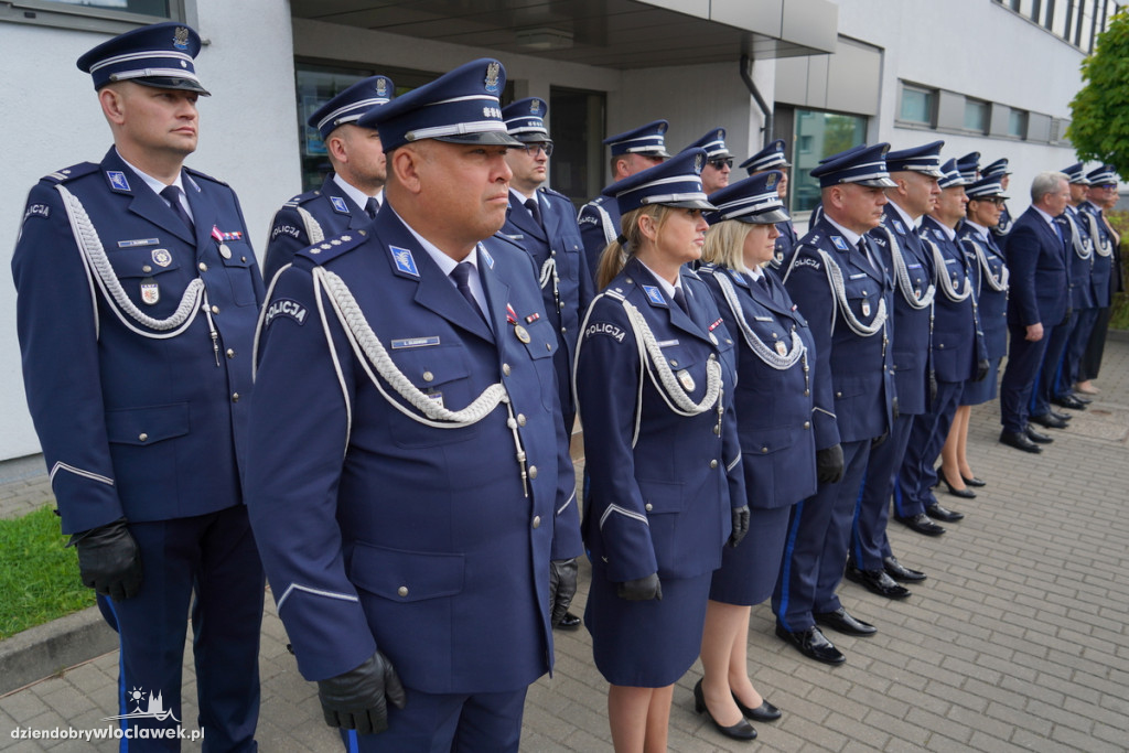 Ślubowanie policjantów - sześciu trafi do Włocławka