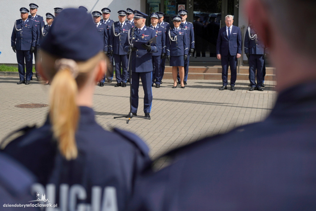 Ślubowanie policjantów - sześciu trafi do Włocławka