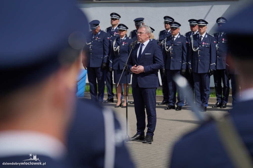 Ślubowanie policjantów - sześciu trafi do Włocławka