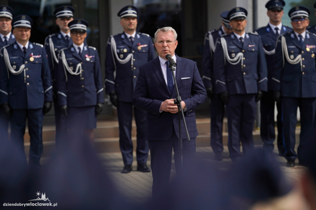 Ślubowanie policjantów - sześciu trafi do Włocławka