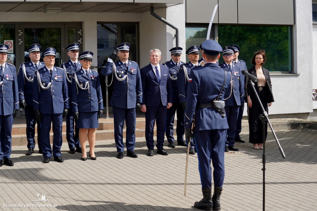 Ślubowanie policjantów - sześciu trafi do Włocławka