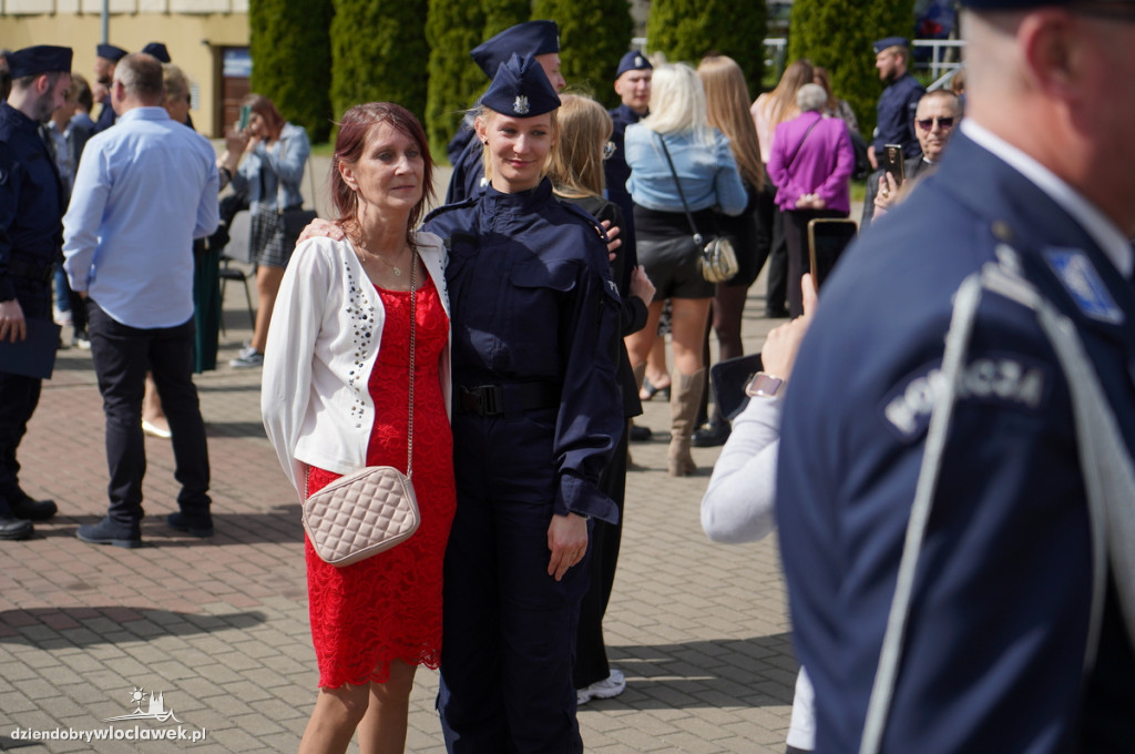 Ślubowanie policjantów - sześciu trafi do Włocławka
