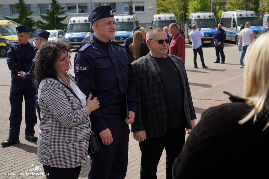 Ślubowanie policjantów - sześciu trafi do Włocławka