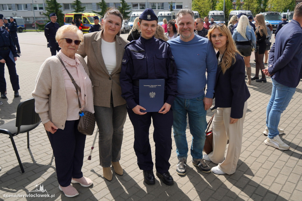 Ślubowanie policjantów - sześciu trafi do Włocławka