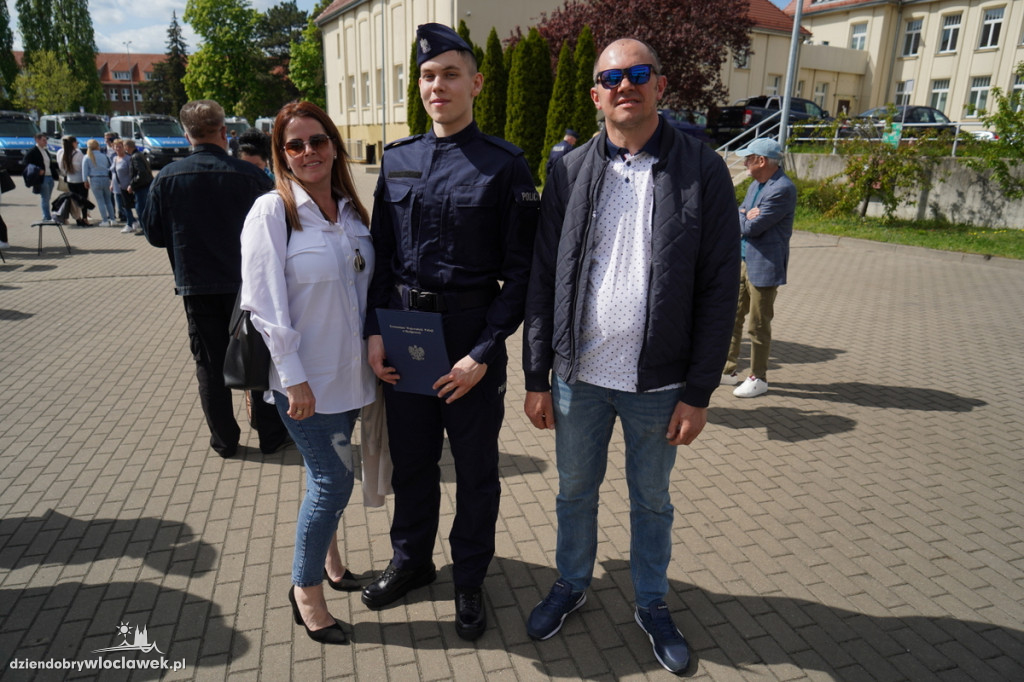 Ślubowanie policjantów - sześciu trafi do Włocławka