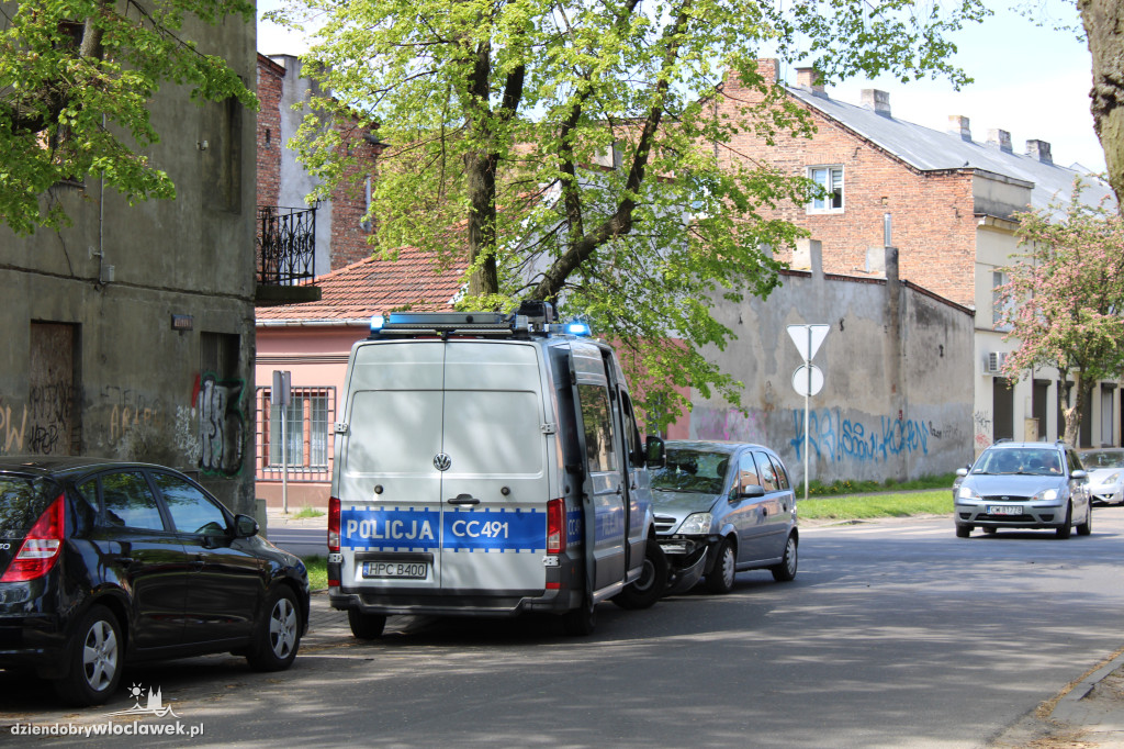 Kolizja na skrzyżowaniu Chmielnej z Reymonta