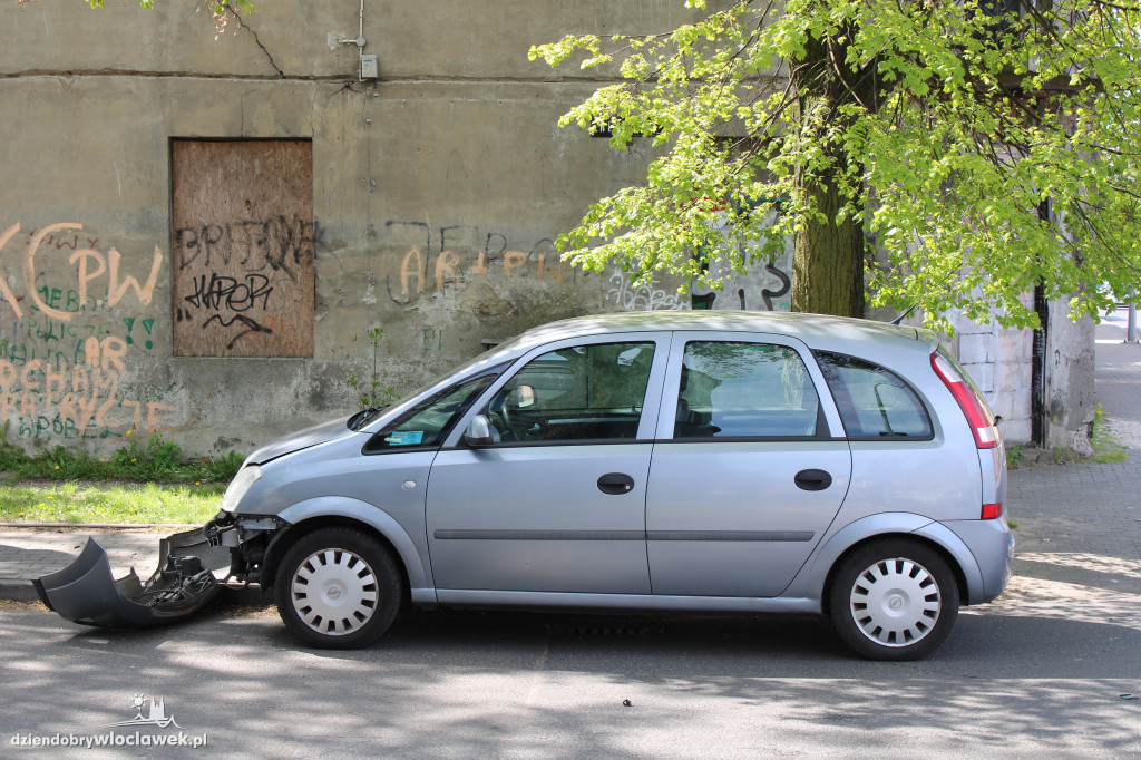 Kolizja na skrzyżowaniu Chmielnej z Reymonta