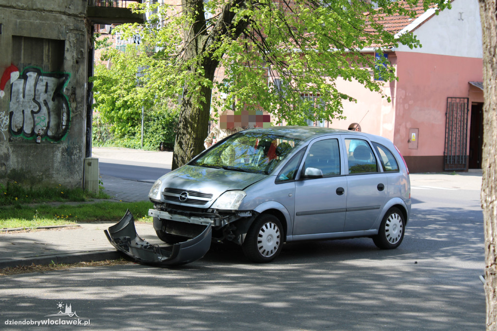 Kolizja na skrzyżowaniu Chmielnej z Reymonta