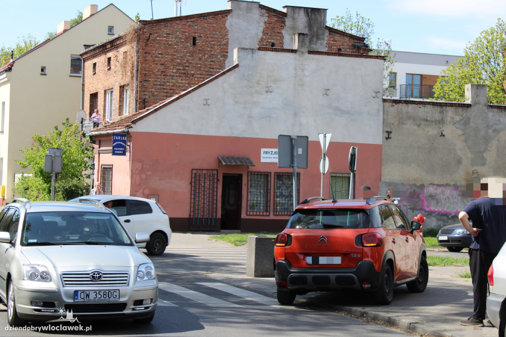 Kolizja na skrzyżowaniu Chmielnej z Reymonta