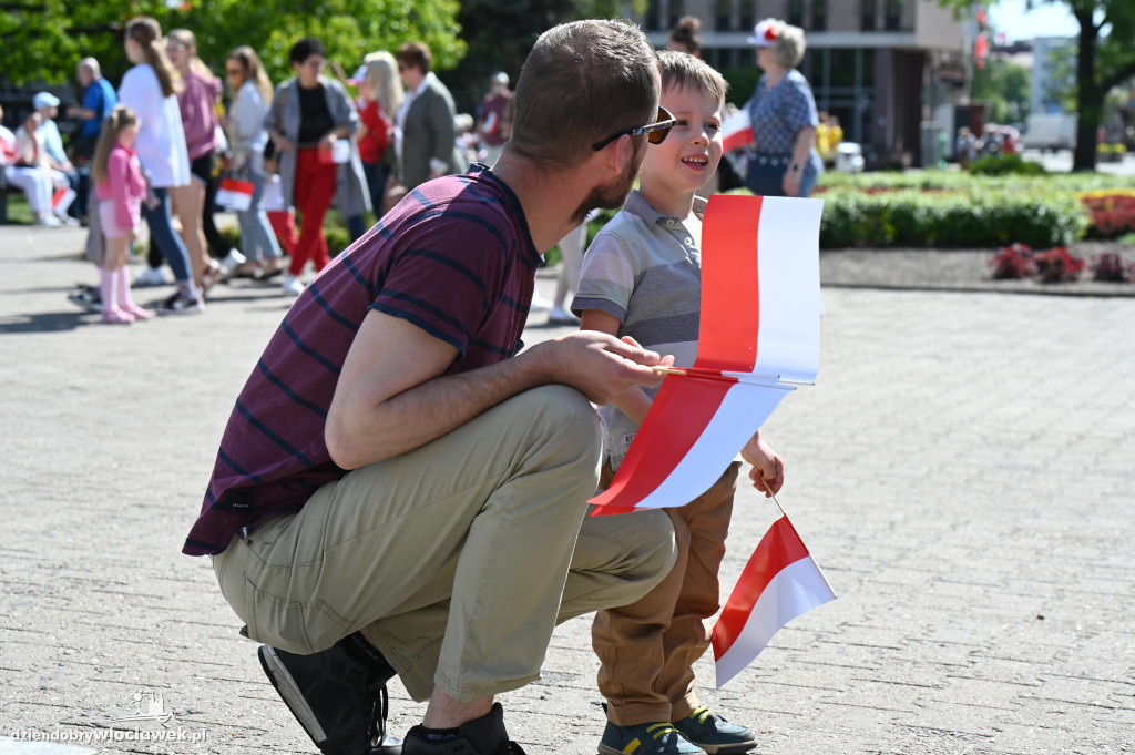 Przemarsz ze 100-metrową biało-czerwoną