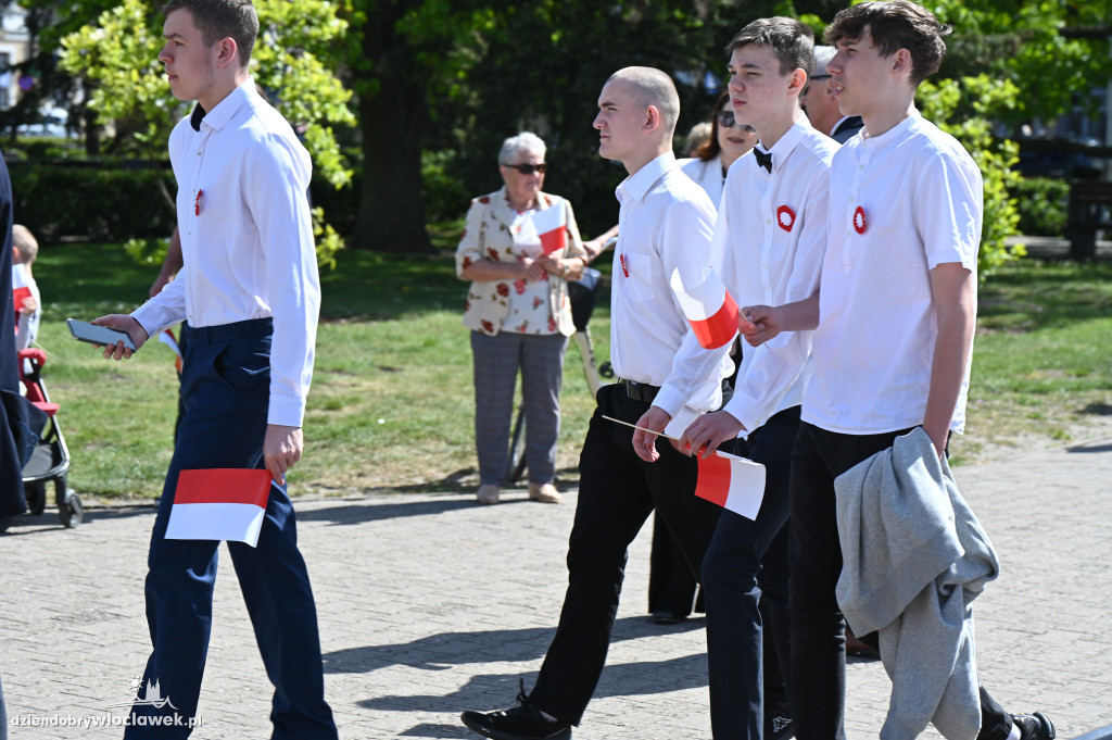 Przemarsz ze 100-metrową biało-czerwoną