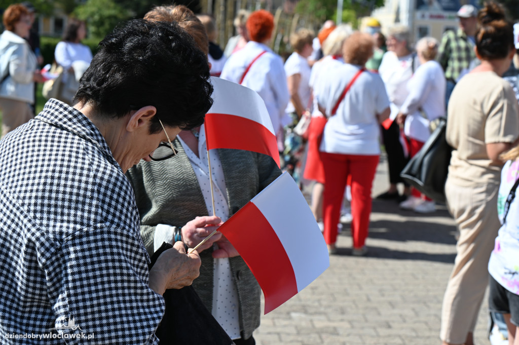Przemarsz ze 100-metrową biało-czerwoną