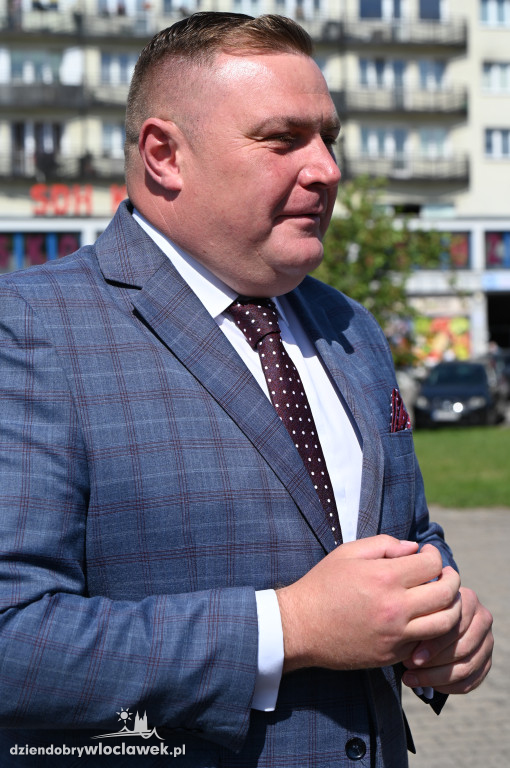 Przemarsz ze 100-metrową biało-czerwoną