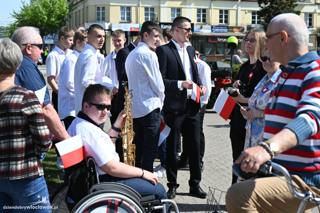 Przemarsz ze 100-metrową biało-czerwoną